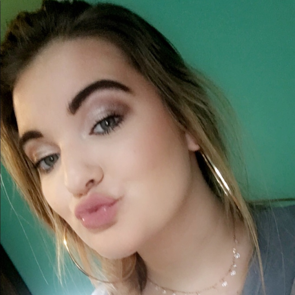 Meet your Posher, Gabby